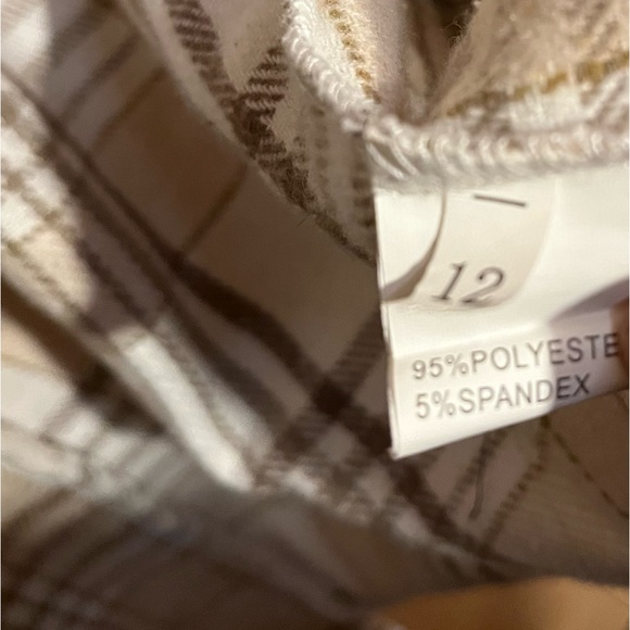 Plaid shirt with a cute pattern - Picture 3 of 3